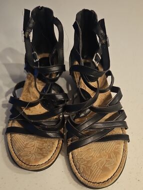 B.O.C. Women's Black Strappy Gladiator Sandals with Buckle